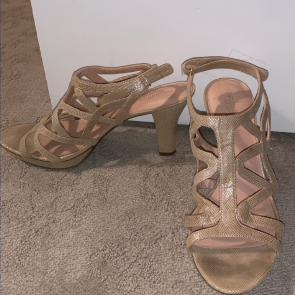 tan heels - Picture 1 of 1